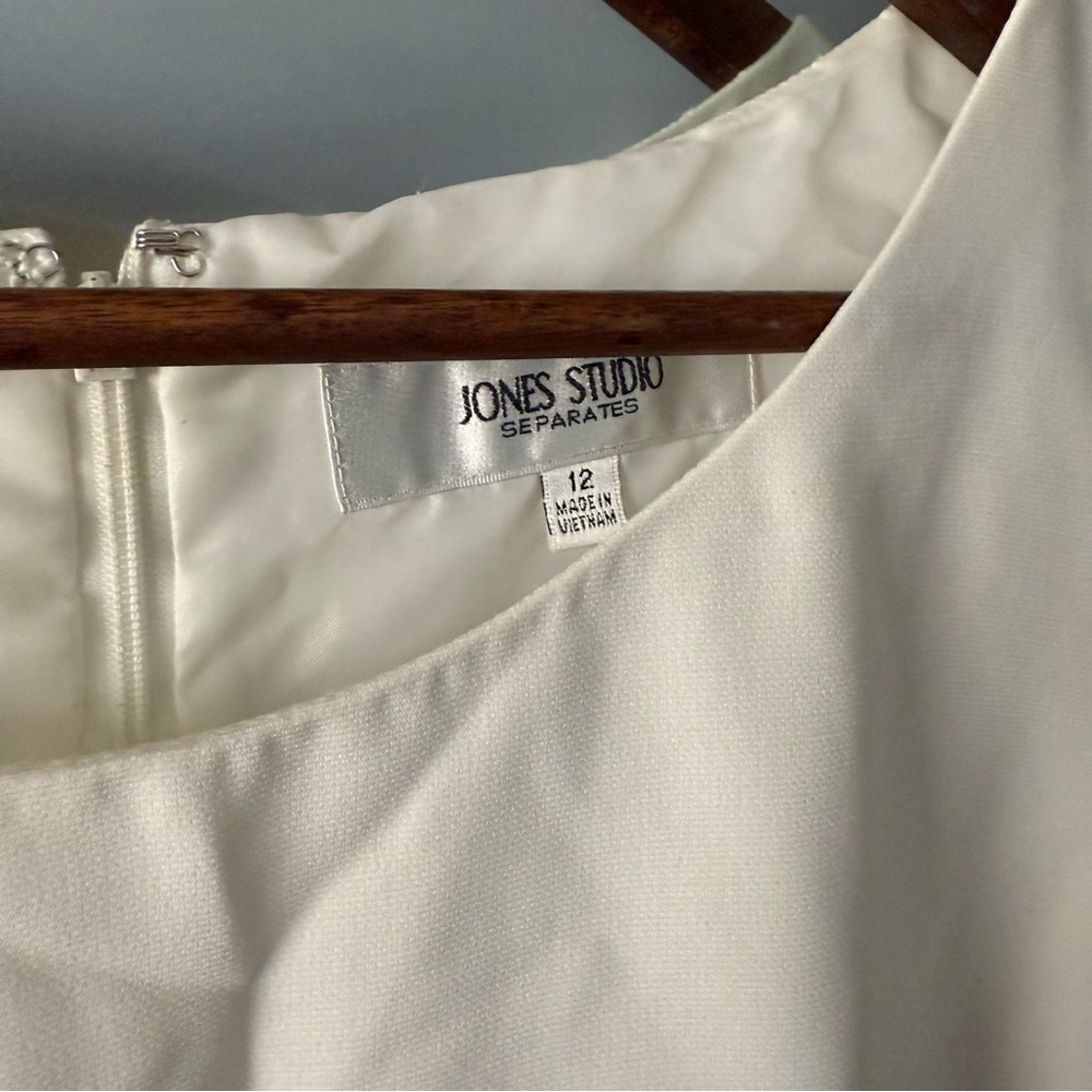 Jones Studio Color Block White, Lime, and Navy Business Casual Mini Dress - Picture 3 of 7